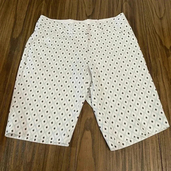Peter Millar Wicking Performance Geometric Polyester Golf Shorts Women’s size 2 - Picture 3 of 12